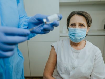 <strong>Polityka zdrowotna ograniczająca ryzyka pandemii SARS-COV-2 w Polsce wobec osób 60+</strong>