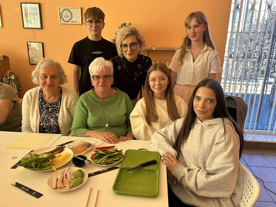 Read more about the article Sushi, TikTok i międzypokoleniowa współpraca