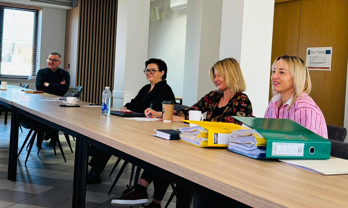 Read more about the article Wymiana doświadczeń specjalistów wdrażających Innowacyjny Model Spersonalizowanych Usług (IMSU)